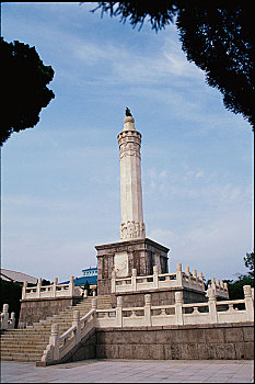 博物馆前中苏友谊纪念塔