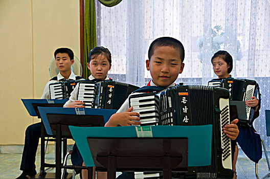 孩子,演奏音乐,宫殿,平壤,朝鲜