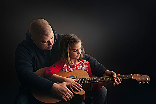 父亲,教育,女儿,演奏,吉他