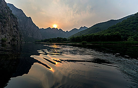 太行山漳河峡谷湿地的早晨