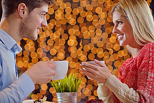 浪漫,晚间,约会,餐馆,高兴,年轻,情侣,葡萄酒,玻璃杯,茶,蛋糕