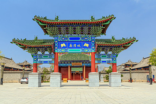 中国河南省商丘古城内城隍庙中式牌坊