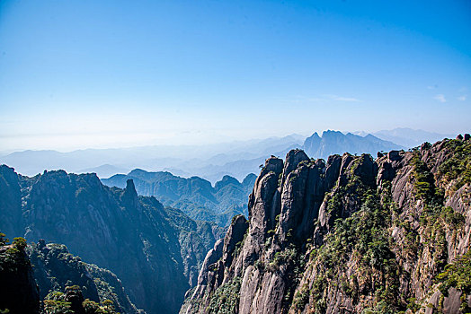 江西上饶三清山西海岸群山