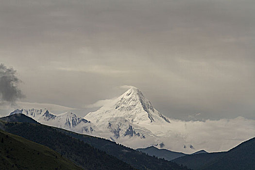 贡嘎山