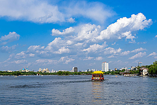 大明湖风光