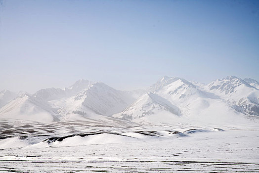 冬季草原雪山