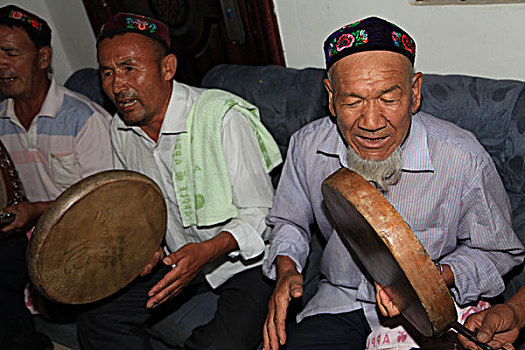 传统维吾尔族麦西来普