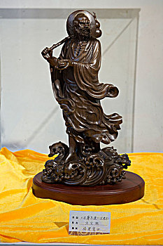 福州三坊七巷非物质文化精品展,龙眼木雕人物-达摩东渡