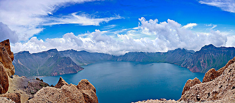 长白山天池火山口自然景观