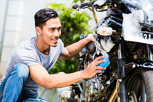 亚洲人,男人,洗,摩托车