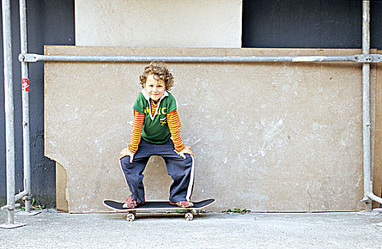 小男孩,滑板