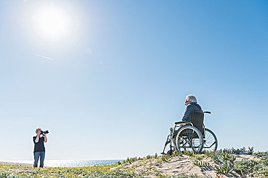 老年,女人,摄影,丈夫,轮椅,沙丘,干盐湖,光线,加利福尼亚,美国
