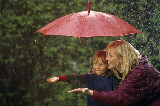小男孩,妈妈,伞,雨