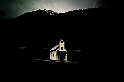 小教堂,暗色