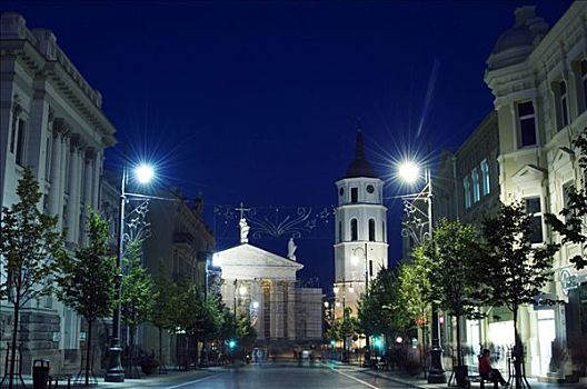 立陶宛,维尔纽斯,购物区,街道,夜晚,大教堂,钟楼,13世纪,局部,世界遗产
