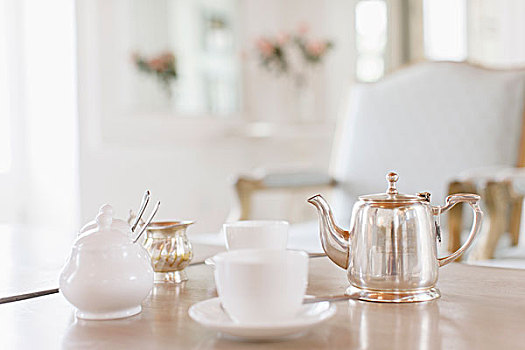 茶杯,银,茶壶,桌上