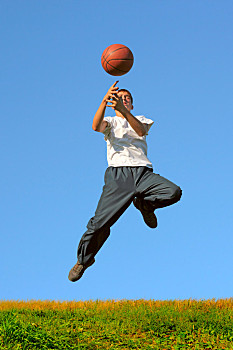 篮球男孩照片真实图片