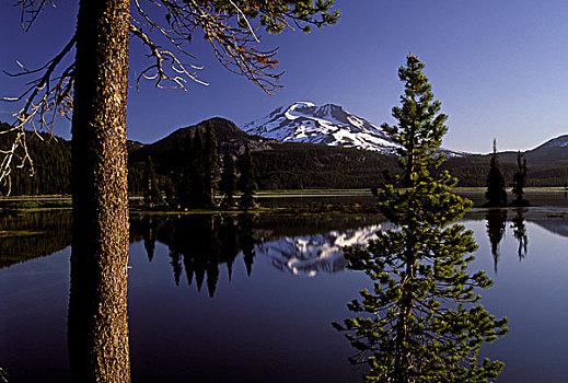 反射,山,湖,斯帕克斯湖,南,姐妹,德斯舒茨国家森林,俄勒冈,美国