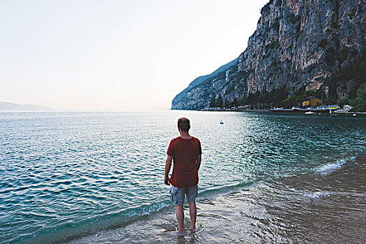 男人,享受,风景,加尔达湖,意大利