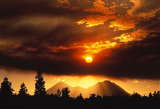 日落,上方,山,树,靠近,弯曲,俄勒冈,美国