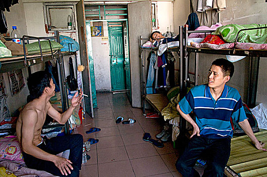 移民,工人,狭促,宿舍,深圳,广东,中国,五月,2009年
