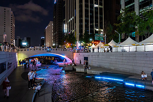 韩国首尔清溪川夜景风光