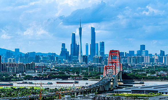 广州新光大桥与珠江新城cbd蓝天白云