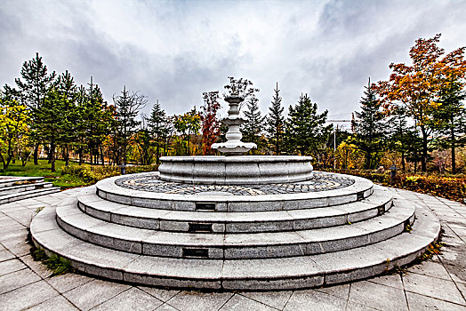 吉林省长白山喷水池雕塑建筑景观