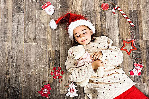 可爱,小女孩,戴着,圣诞帽,微笑,木地板,圣诞装饰,冬服