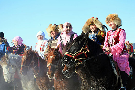 哈萨克族宣传冰雪旅游节