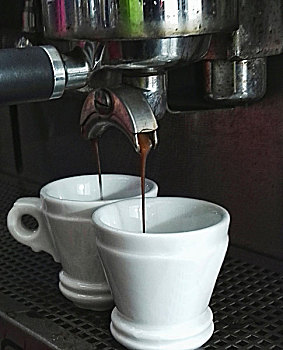 特写,新鲜,浓咖啡,杯子,浓缩咖啡机,咖啡馆