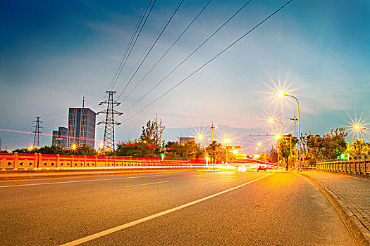 夜景金色马路