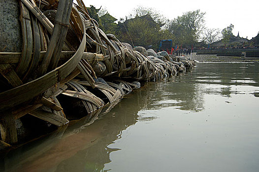 中国非物质文化遗产-都江堰放水节上使用的传统水利工具竹笼