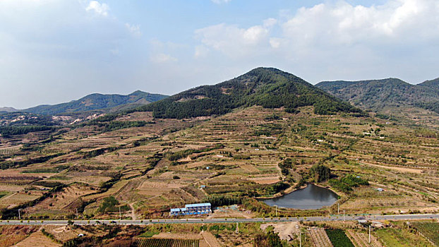 山东省日照市,航拍大山深处的美丽乡村,金秋时节风光旖旎醉游人