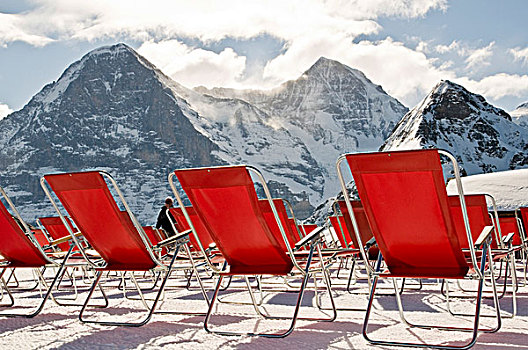 红色,折叠躺椅,太阳,正面,艾格尔峰,少女峰,山峦,格林德威尔,瑞士,欧洲