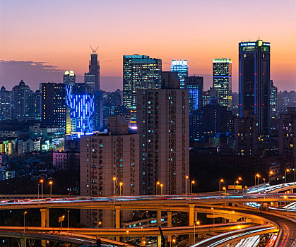 暮色城市夜景