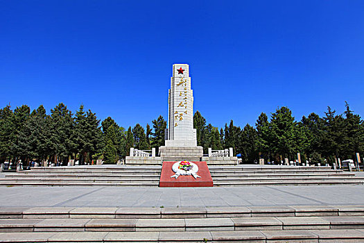 西满革命烈士陵园纪念碑