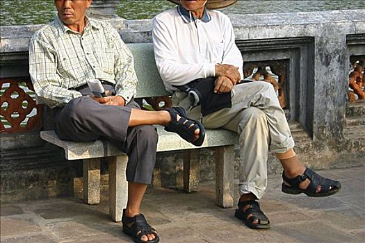 两个,成人,坐,长椅,河内,越南