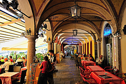 拱廊,散步场所,街道,餐馆,马焦雷湖,坎诺比奥,意大利,欧洲