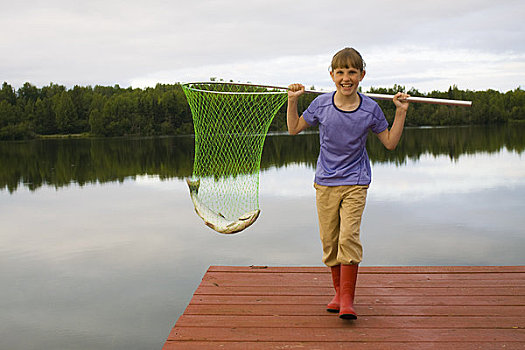 男孩,拿着,三文鱼,渔网,码头,湖,夏天,阿拉斯加
