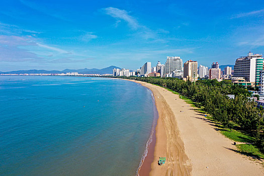 航拍海南三亚湾旅游度假区海水浴场椰林沙滩