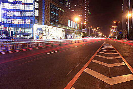 城市道路夜晚