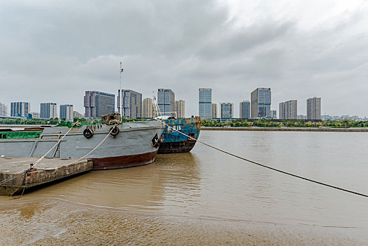 宁波甬江货船码头