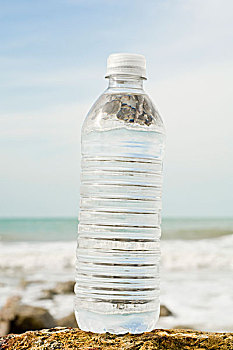 水瓶,岸边