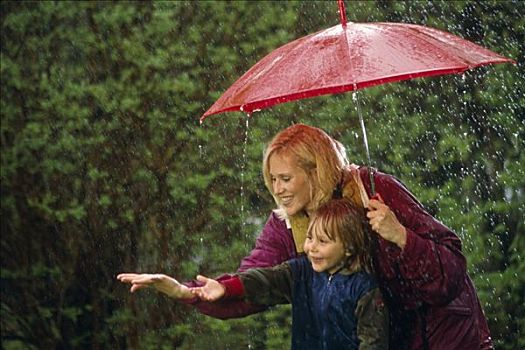 小男孩,妈妈,伞,雨