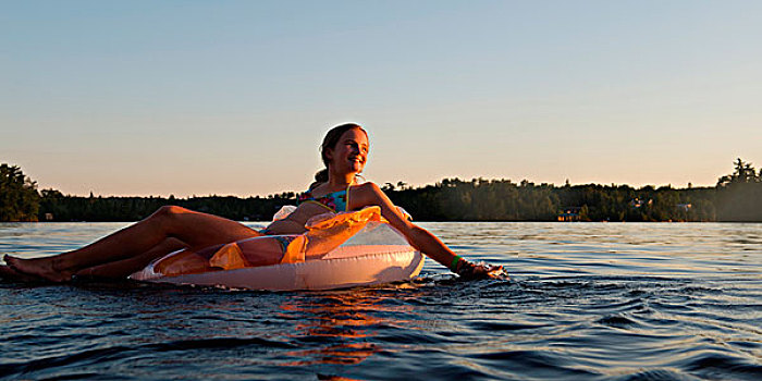 女孩,游泳圈,漂浮,湖,木头,安大略省,加拿大