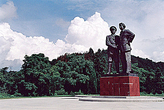 朱毛,会师广场上朱德和毛泽东,雕像
