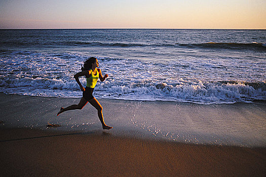 女人,跑,海浪,海滩,加利福尼亚,美国
