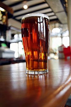 玻璃杯,淡啤酒,吧台,英国