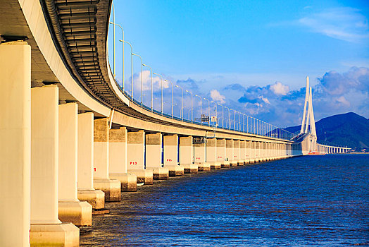 象山港大桥,桥梁,桥,交通,道路,工程,跨海大桥,海水,水面,海洋,蓝天,水草,绿色,草